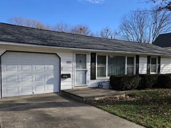 685 N 7th Ave, Canton, IL 61520