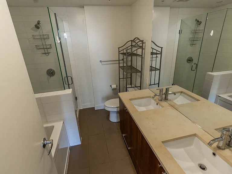1118 12th Ave SW #1706 — Photo 9