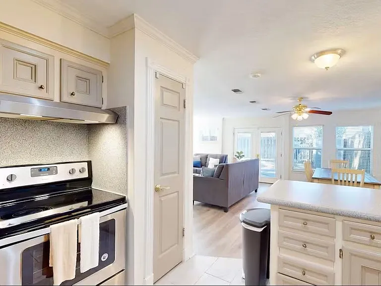 3935 Knollcrest Dr — Photo 6