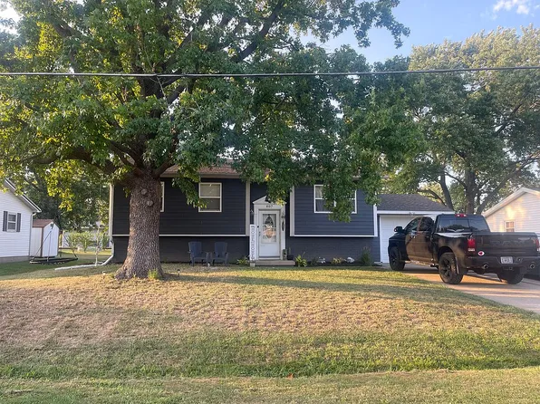 807 W Grant Ave, Altamont, IL 62411
