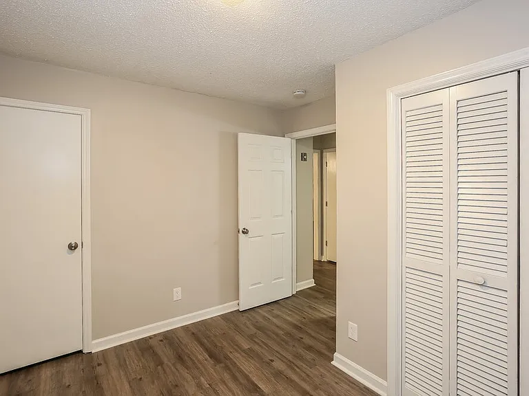 431 Hillcrest Dr — Photo 12