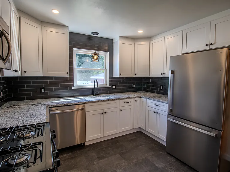 1323 Lincoln Way — Photo 10