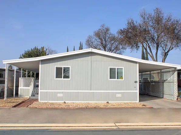 415 N Akers Rd #44, Visalia, CA 93291