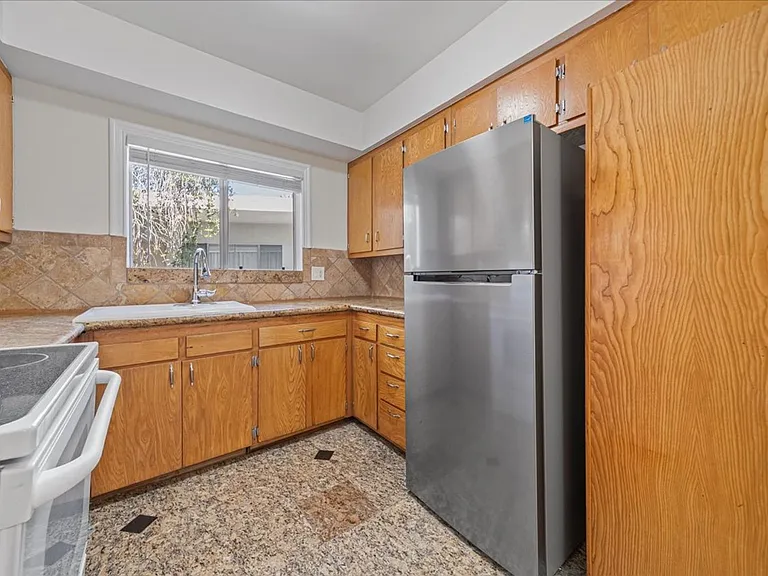 11661 Erwin St #19 — Photo 6