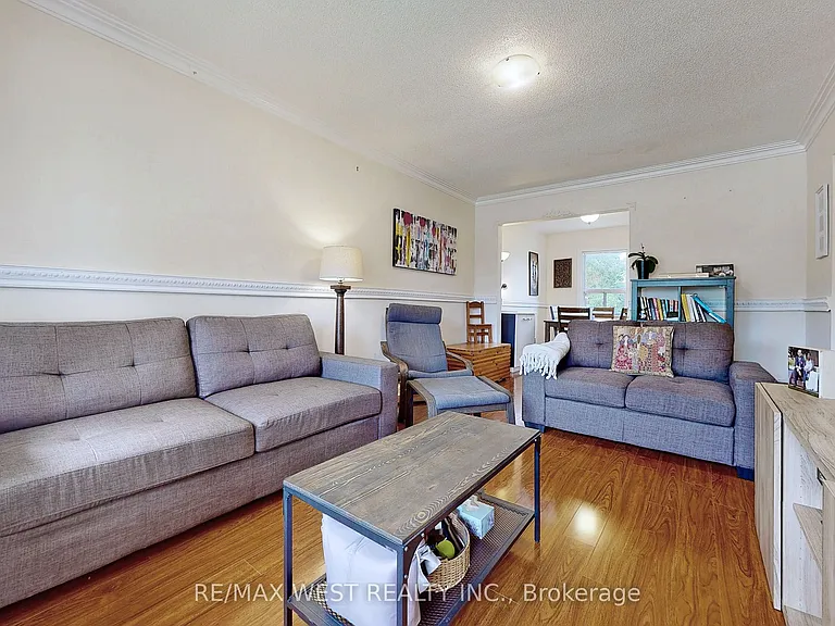 139 Ranee Ave #MAIN FLOOR — Photo 9