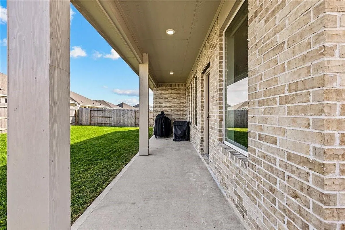 4 bed, 2.0 bath, 2078 sqft, $3,000 — Photo 4