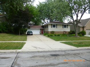 29 Standish Ln, Schaumburg, IL 60193
