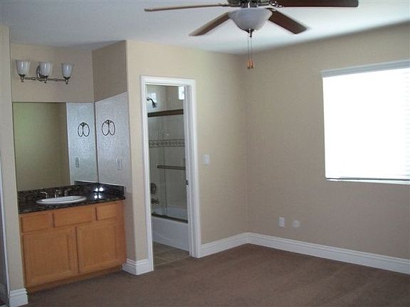 3rd image of 1133 Persimmon Ave Unit 4