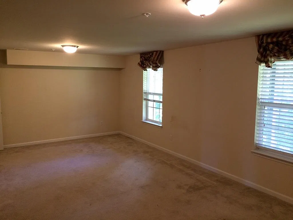 3 bed, 3.5 bath, 3125 sqft, $2,850 — Photo 2