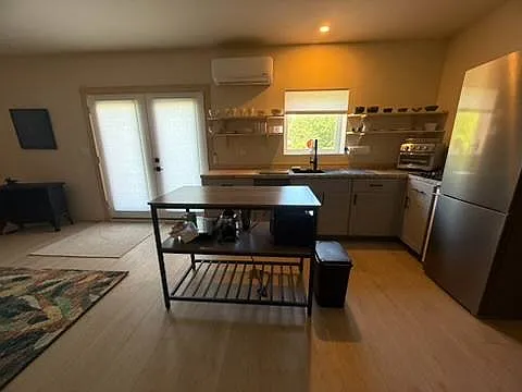 1 bed, 1.0 bath, $1,600 — Photo 3