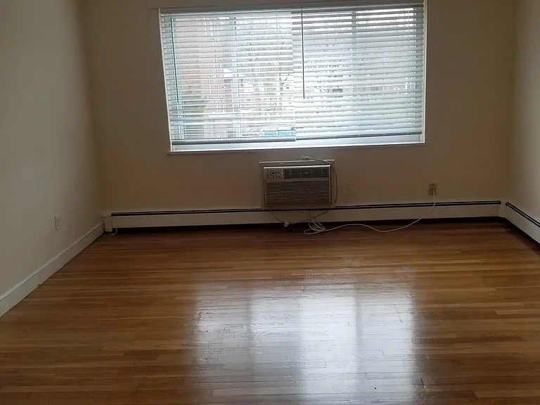 1033 Massachusetts Ave — Photo 2