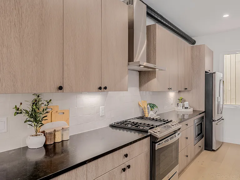 1242 Yates St #2 — Photo 9