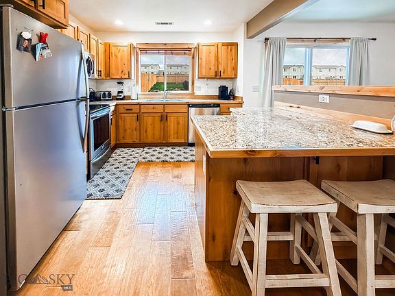 3rd image of 23 Prairie Grass Ct APT B