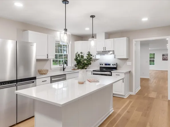 315 Little Creek Rd, Pleasant Shade, TN 37145