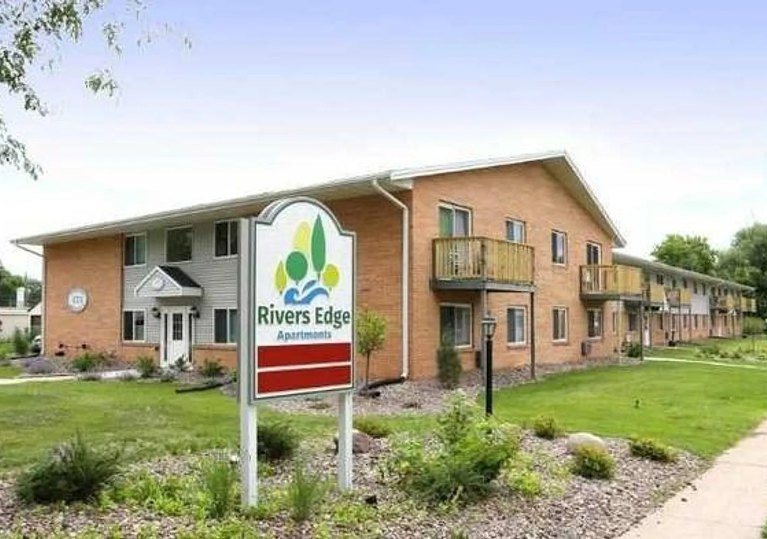 Rivers Edge Apartments — Photo 1
