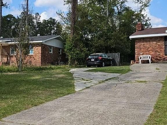 3rd image of 1904 Colony Park Rd