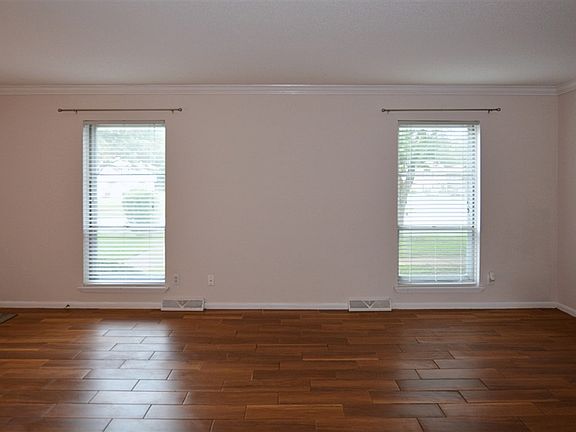 4th image of 1204 Willowbrook Dr SE APT A