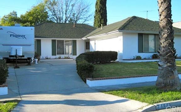 Extra large property in a great location!  Fantastic shopping, dining, freeway access, mall, hospital, parks and trails just a stone's throw away!!