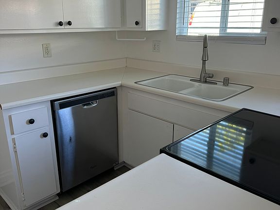 EZ to work, U shaped kitchen