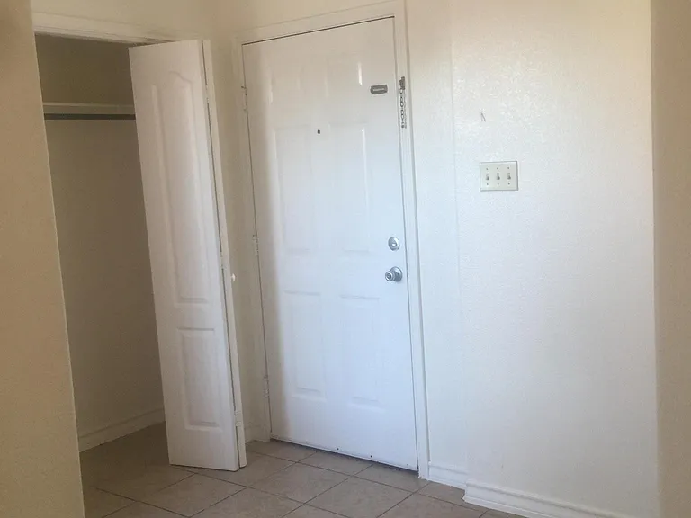5005 San Francisco Ave — Photo 5