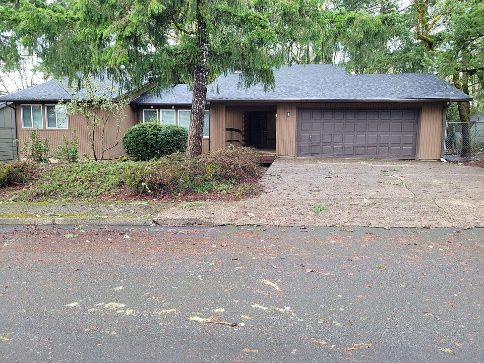 1st image of 385 NW Robert St