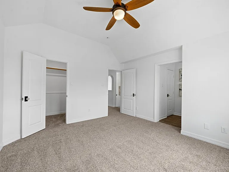 7211 Savannah Glen Ln W — Photo 37