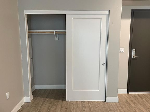 5th image of 605 W Date St #511