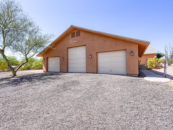 3rd image of 1224 N ACACIA Road