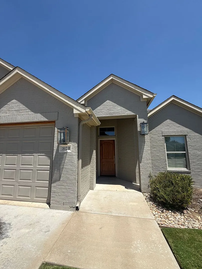1812 Brookhaven Dr. — Photo 1