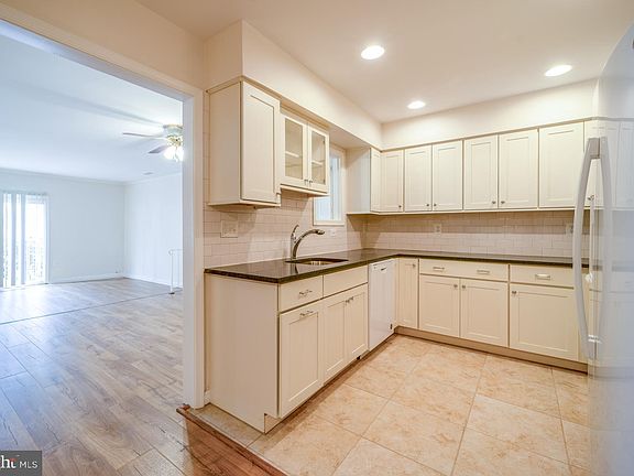 4th image of 3837 Persimmon Cir
