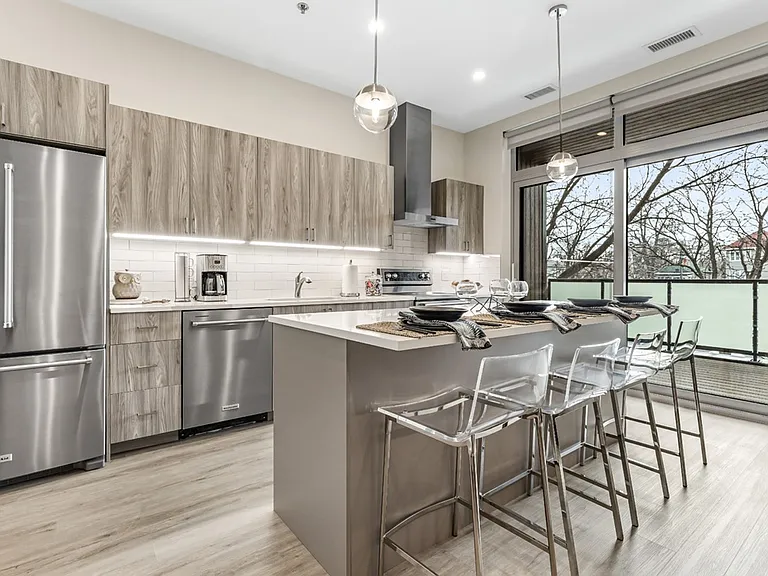 435 Madison Street — Photo 3