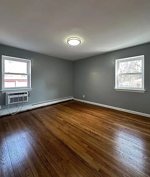 138 E 7th St #7 — Photo 18