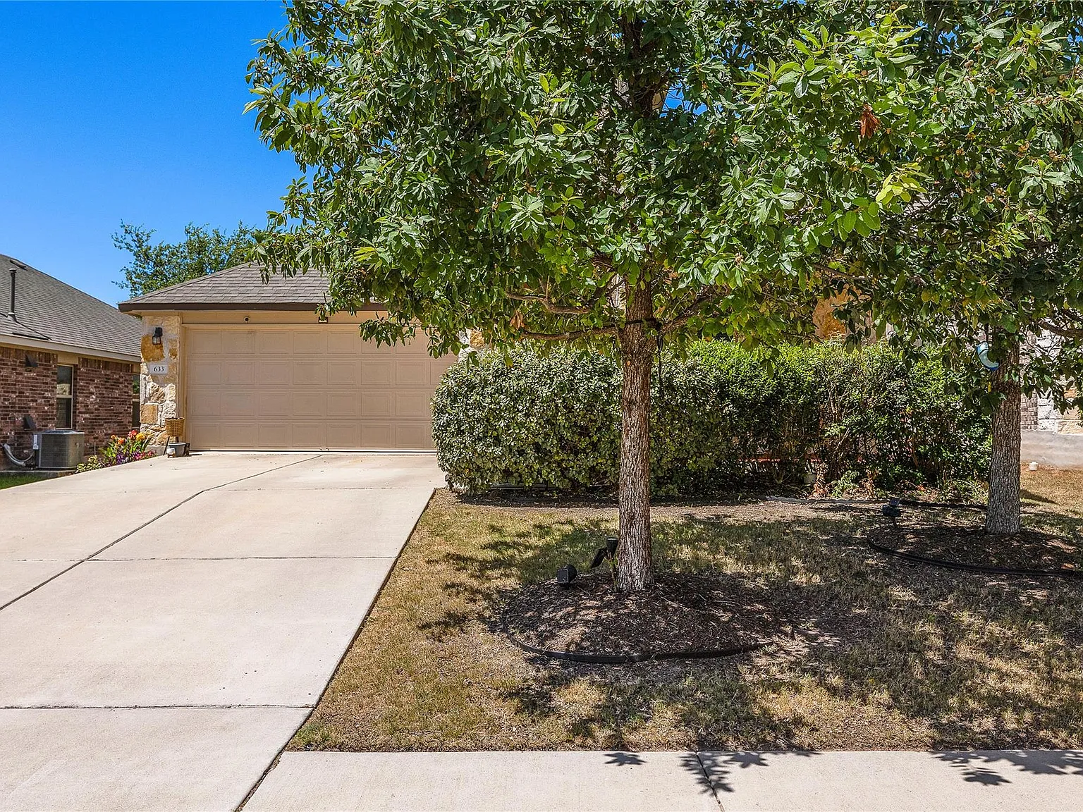 3 bed, 2.0 bath, 1920 sqft, $2,200 — Photo 3