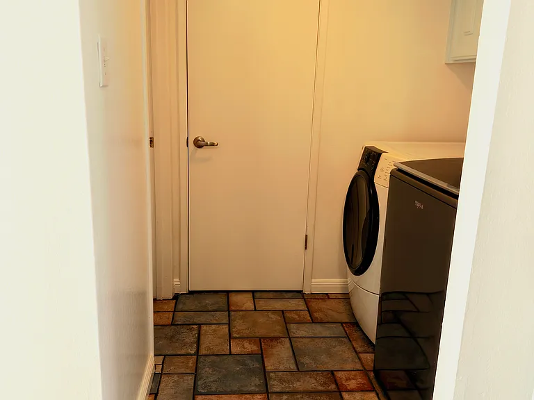 1156 Richmond St — Photo 23
