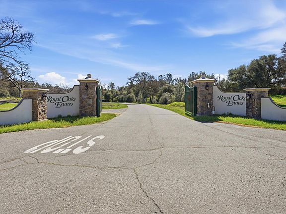 3rd image of 4260 Burl Dr