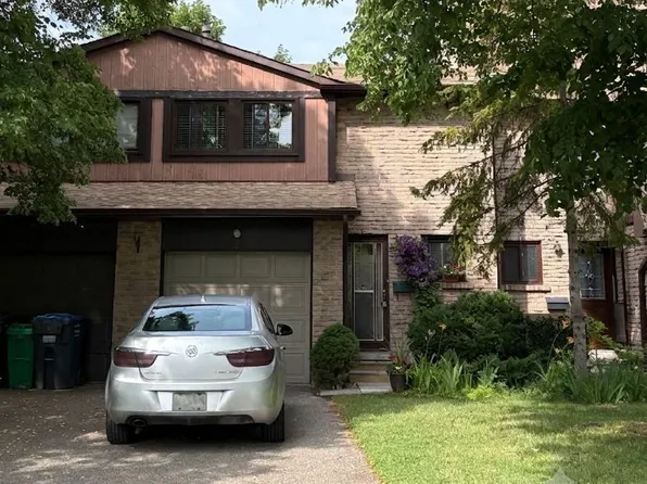 3345 Silverado Dr #2, Mississauga, ON L5A 3Y8