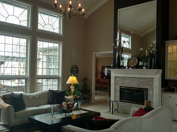 Light/airy Greatroom