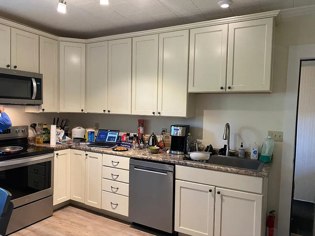 3 bed, 800 sqft, $3,300 — Photo 2