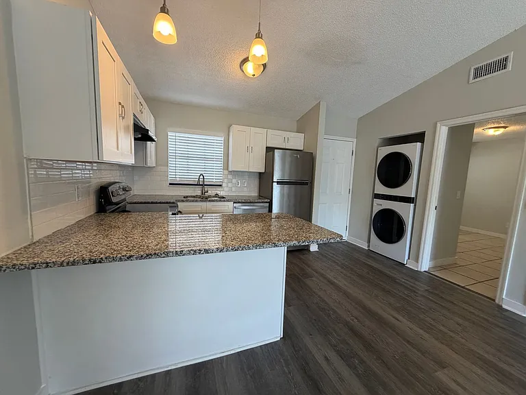 501 Saint Michaels Way — Photo 8