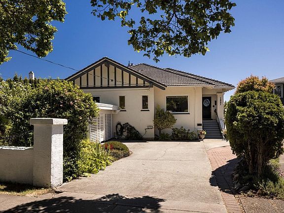 4th image of 1821 Hollywood Cres