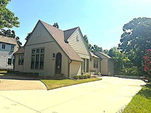 1222 N 2nd St, Independence, KS 67301