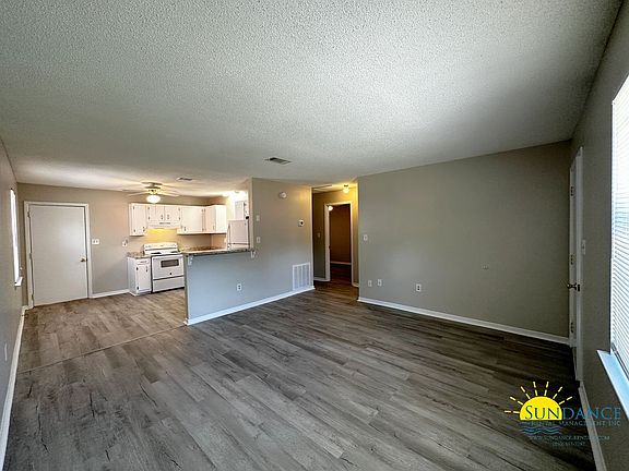 2nd image of 790B Navy St
