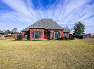 1908 Chardonnay Dr, Lake Charles, LA 70611