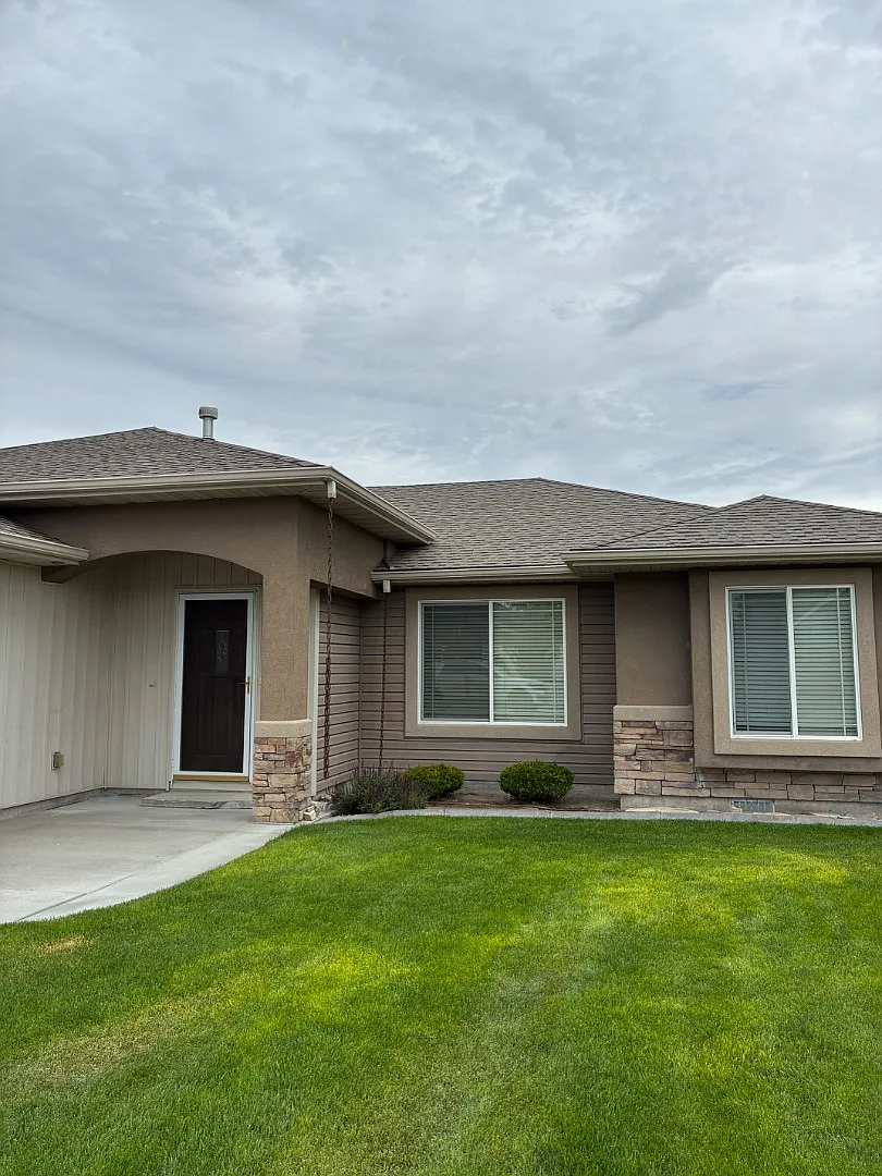 234 Greenbrier Dr — Photo 1