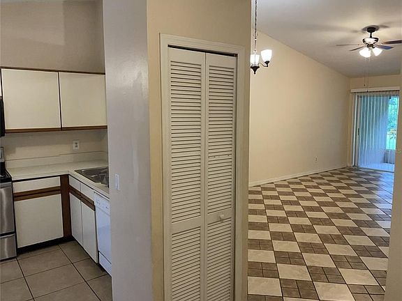 3rd image of 845 Pebble Creek Cir