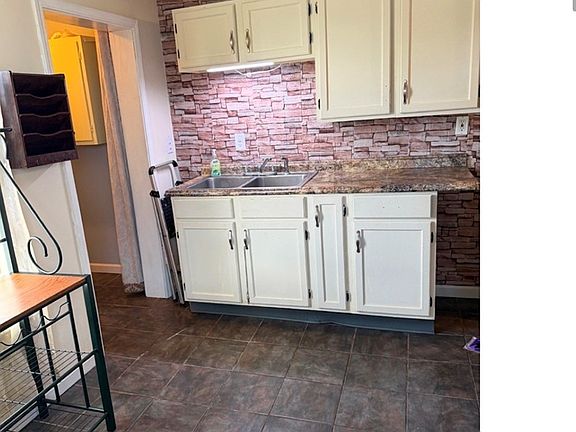 5th image of 1205 W Sullivan St