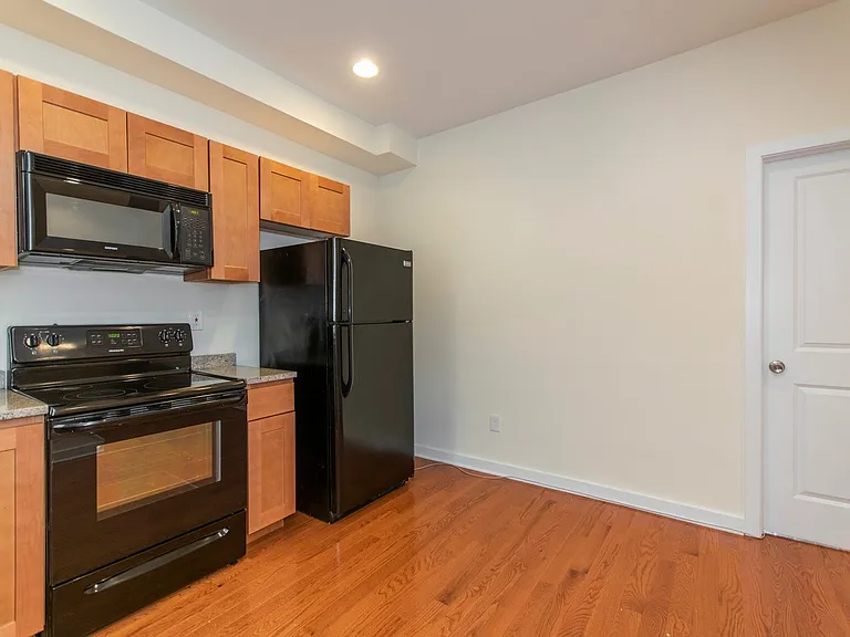 1612 N Sydenham St — Photo 15