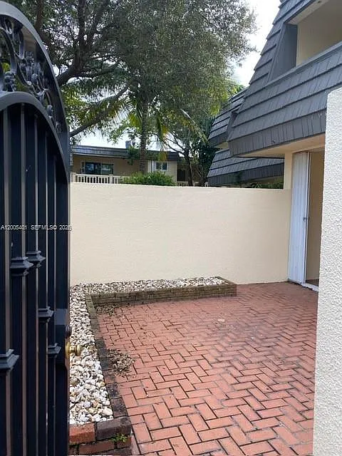 Kendale Lakes Townhouse C — Photo 2