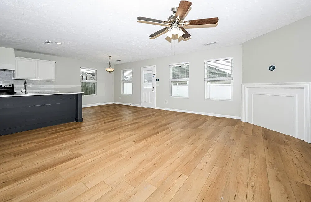 3 bed, 2.5 bath, 2203 sqft, $2,560 — Photo 4