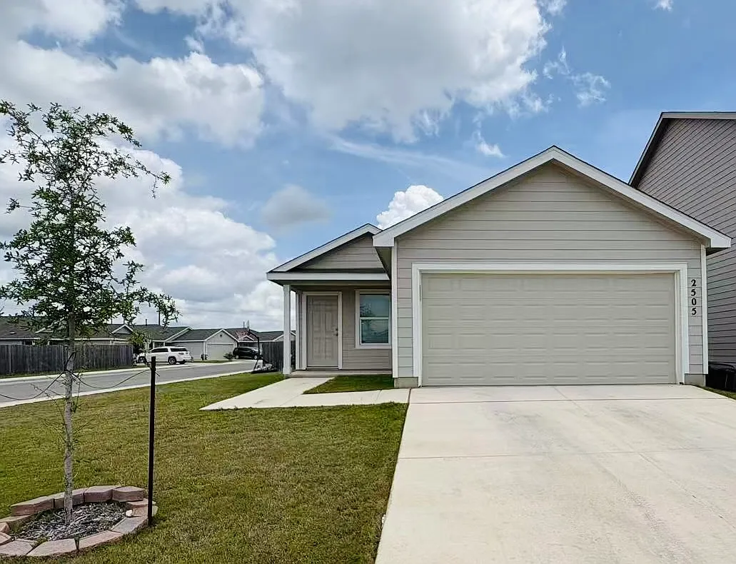 4 bed, 1627 sqft, $1,590 — Photo 2